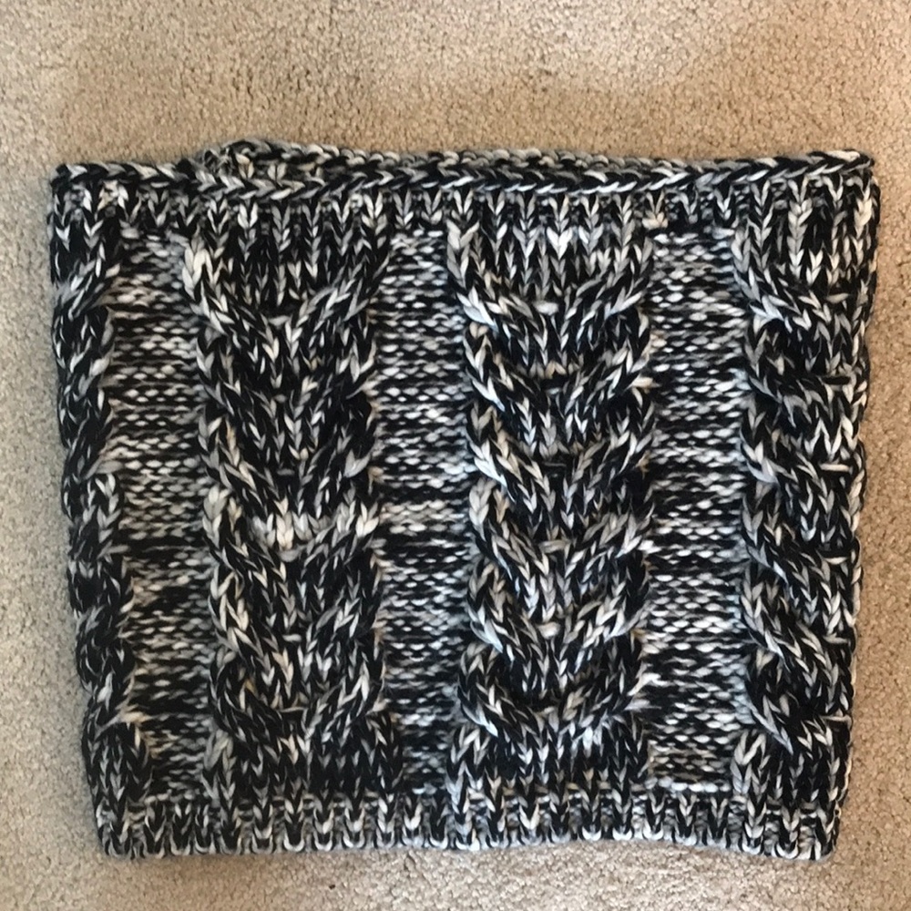 NEW Gap Chunky Knit Infinity Scarf Black & White